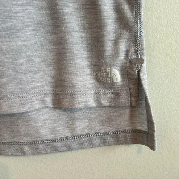 *SOLD* The North Face Top, Size Medium - Picture 4 of 7